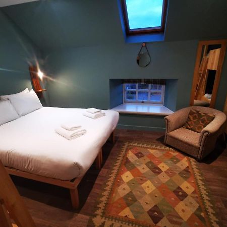Comrie Croft Hostel Crieff Bagian luar foto