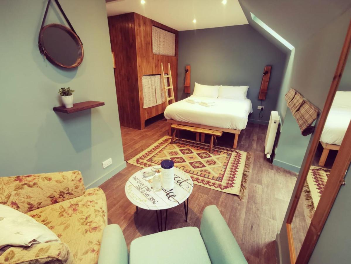 Comrie Croft Hostel Crieff Bagian luar foto